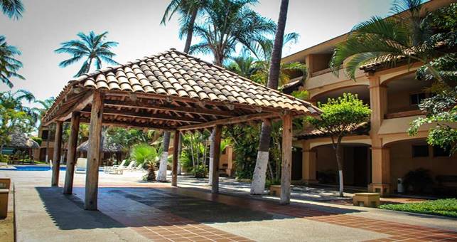 http://www.hotelmargaritasmazatlan.com/wp-content/uploads/2017/03/alberca-5.jpg