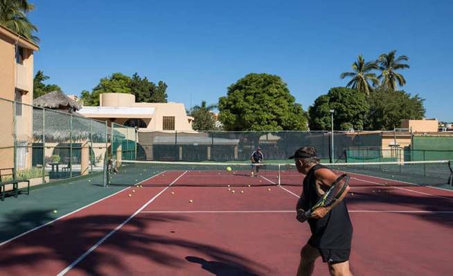 http://www.hotelmargaritasmazatlan.com/wp-content/uploads/2017/03/cancha-de-tennis-2.jpg